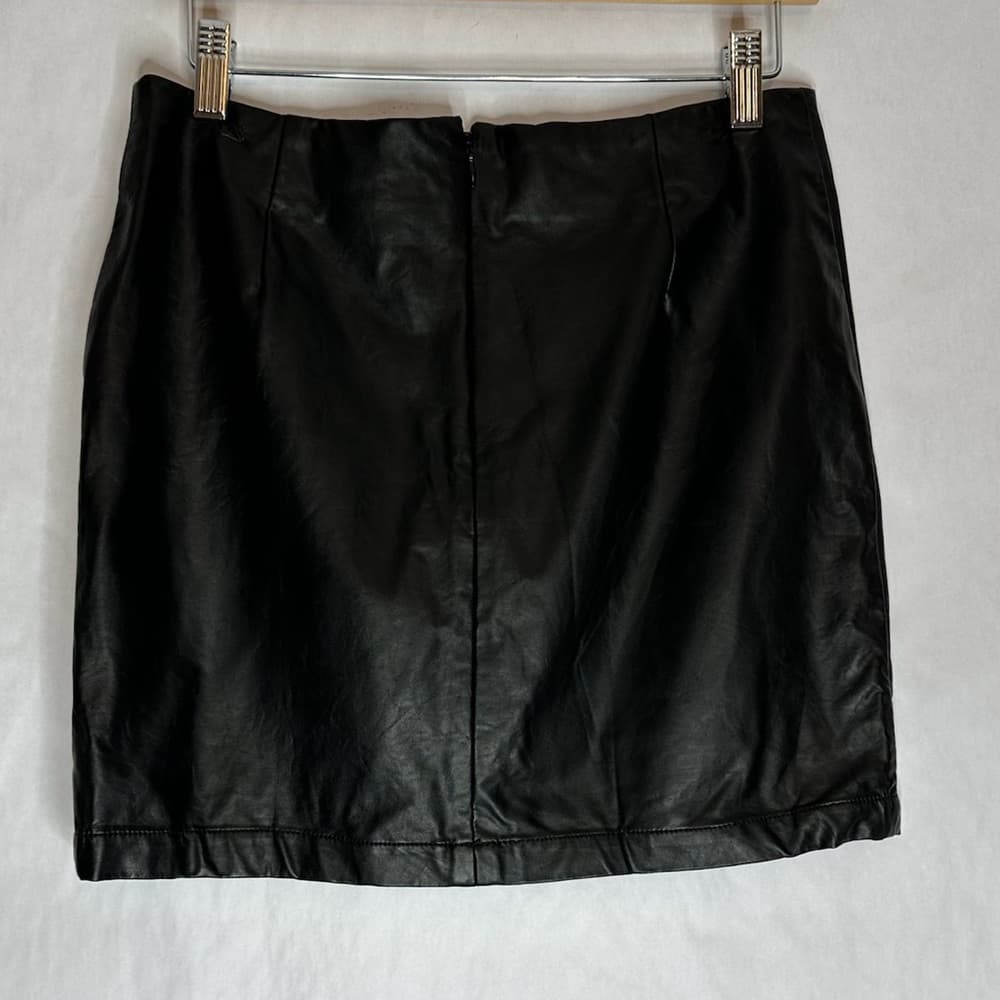 Forever 21 Black Faux Leather Mini Skirt Size Large - Thumbnail 4