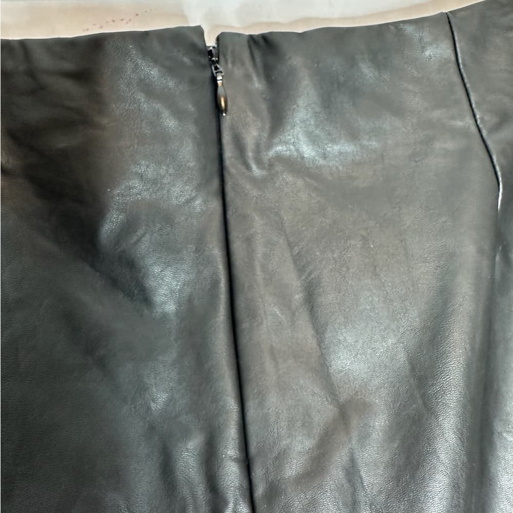 Forever 21 Black Faux Leather Mini Skirt Size Large - Thumbnail 5