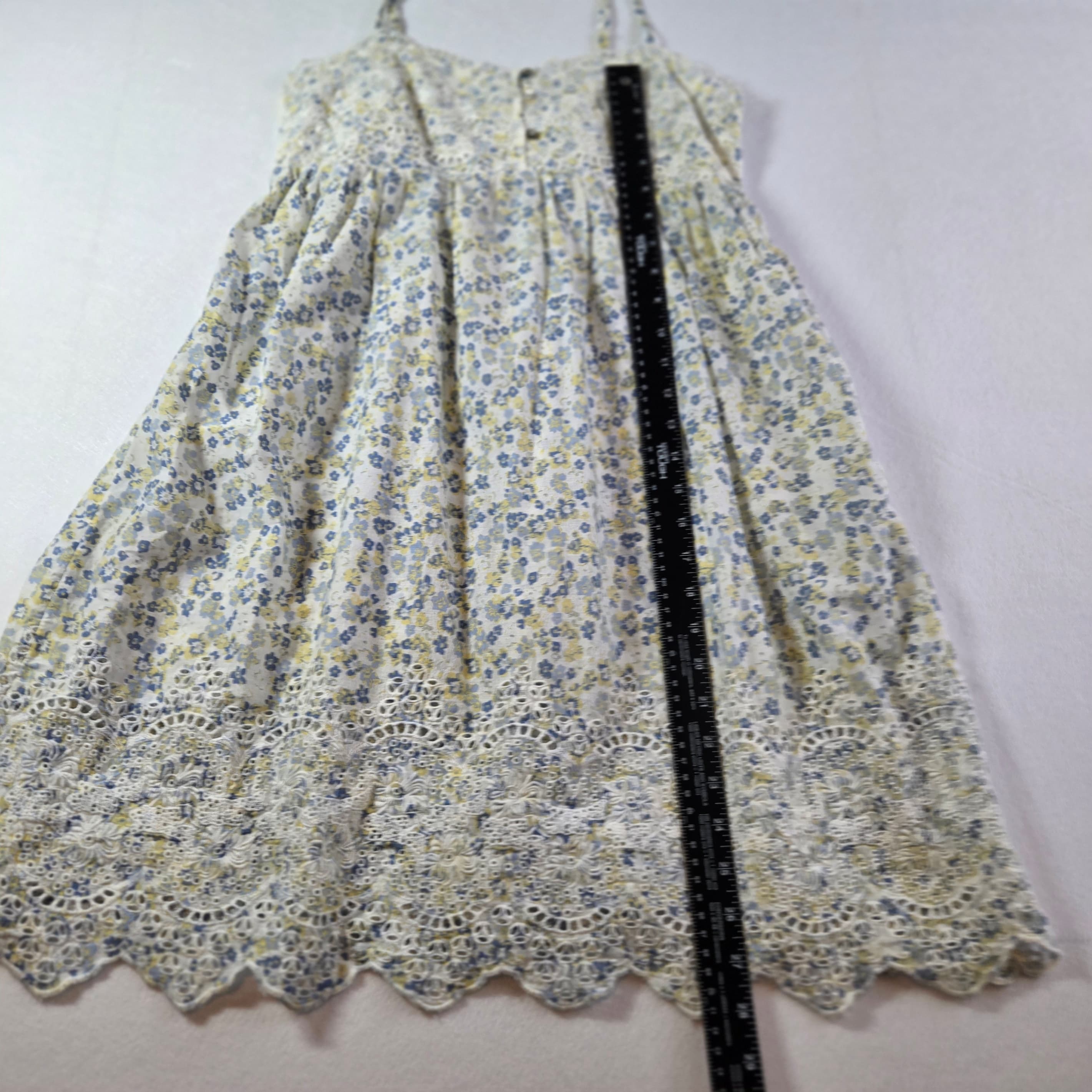 Floral Lace Sleeveless Dress with Button Detail - Thumbnail 7