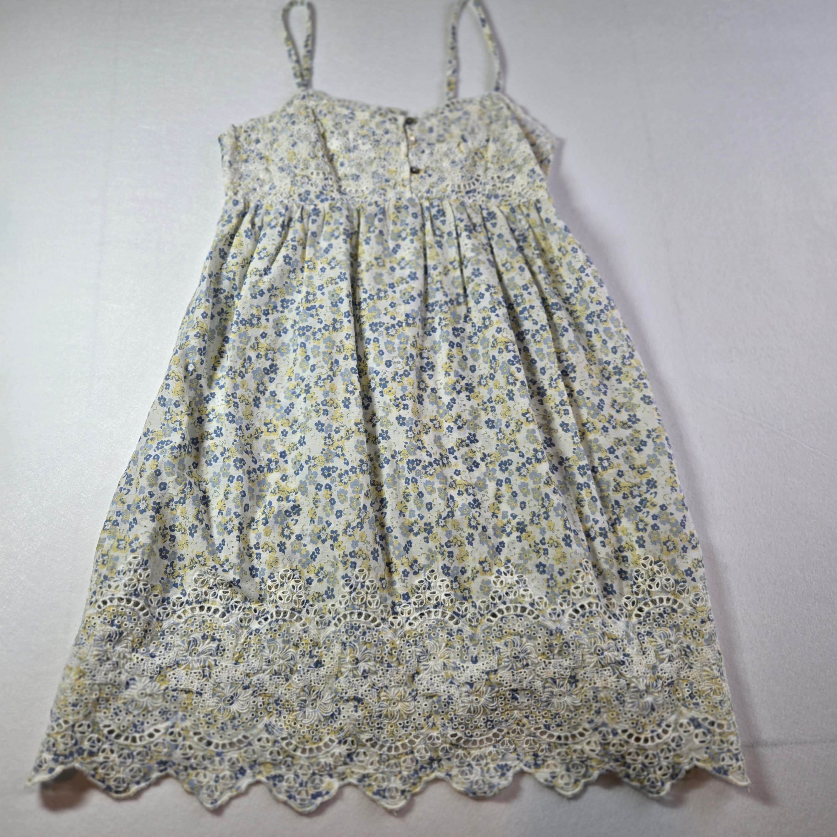 Floral Lace Sleeveless Dress with Button Detail - Thumbnail 5