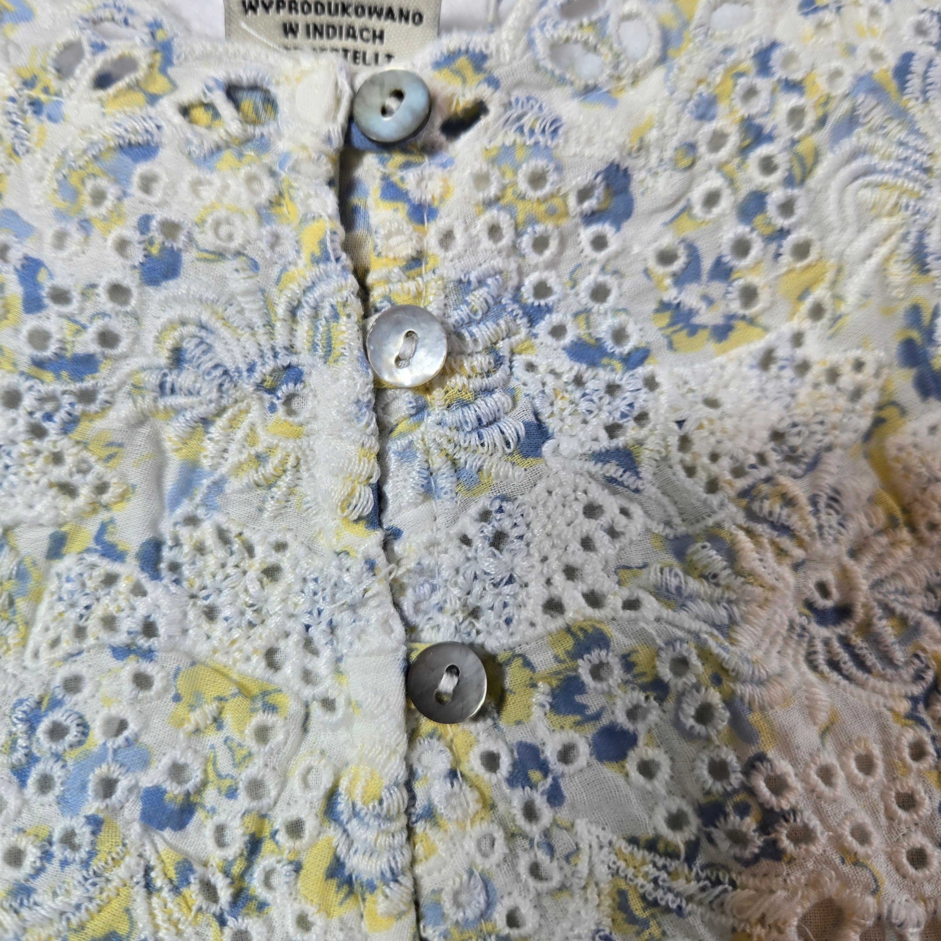 Floral Lace Sleeveless Dress with Button Detail - Thumbnail 2
