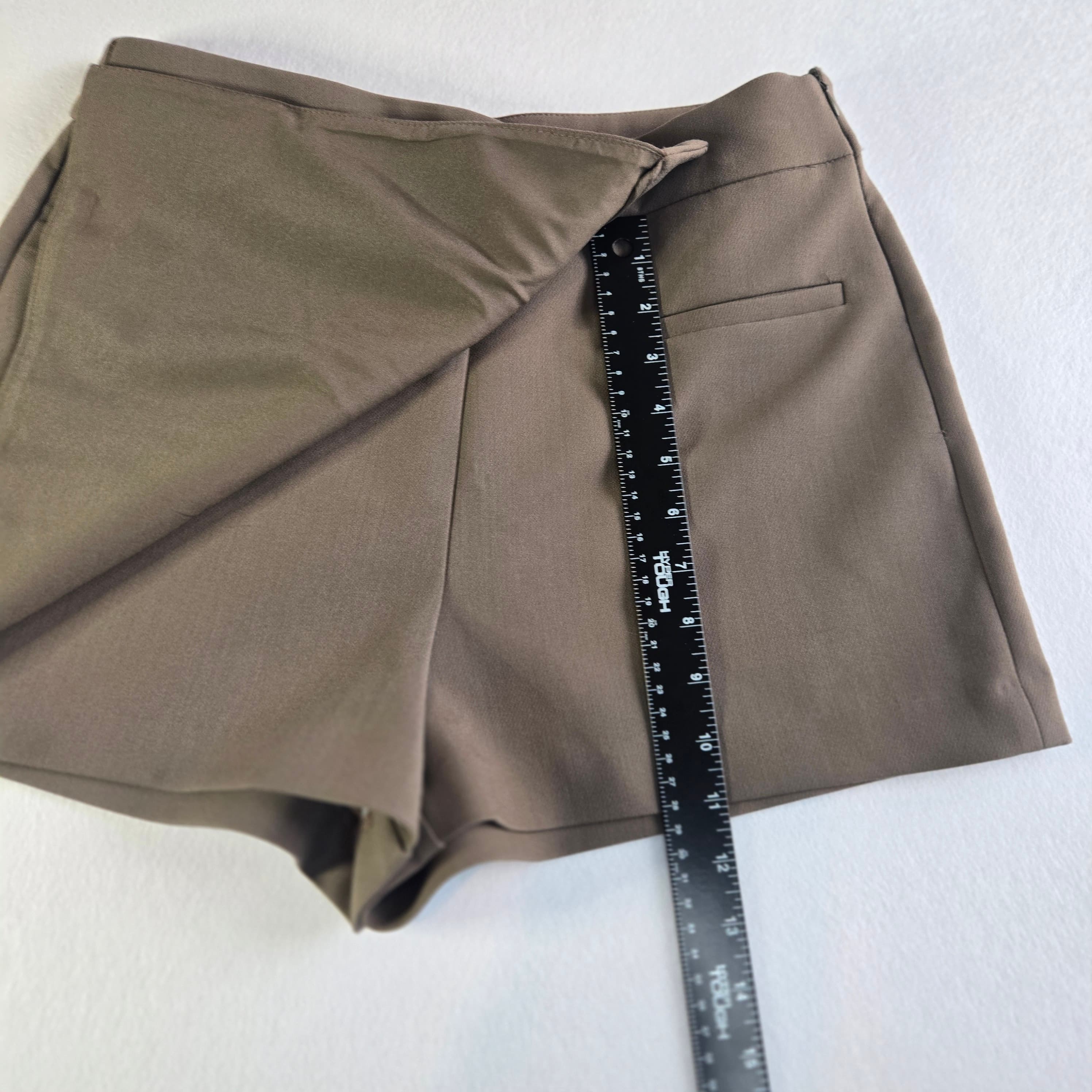 Women's Khaki Wrap Shorts with Side Zipper - Thumbnail 2