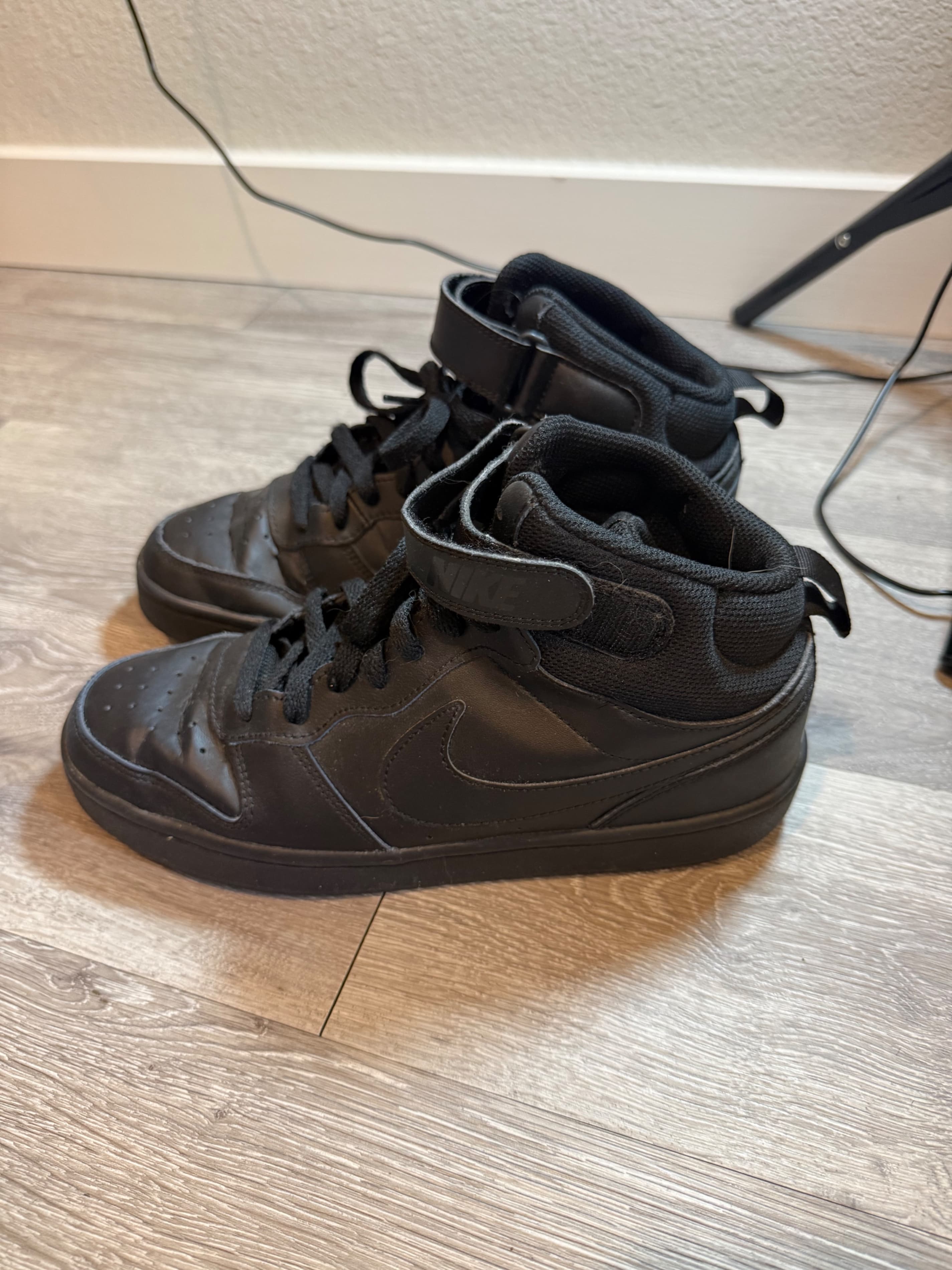 Nike Black High-Top Sneakers with Velcro Strap - Thumbnail 2