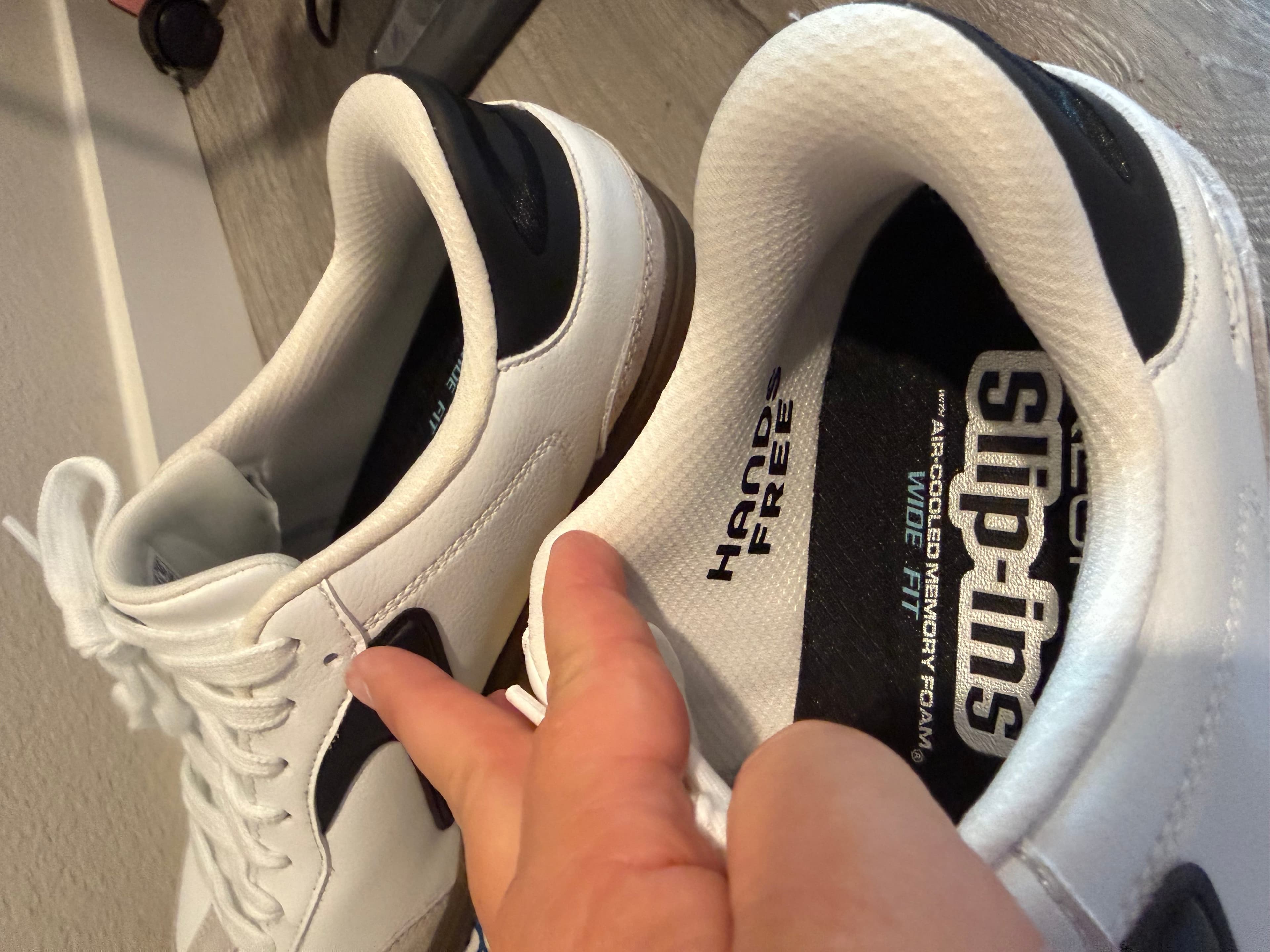 Skechers Men's Classic Fit Sneakers Size 8.5 - Thumbnail 3