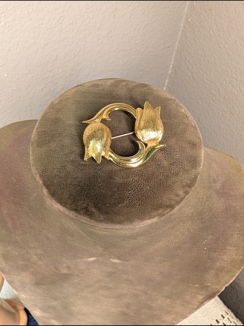 Vintage Monet Stamped Gold Tulip Circle Floral Pin Brooch - Thumbnail 6