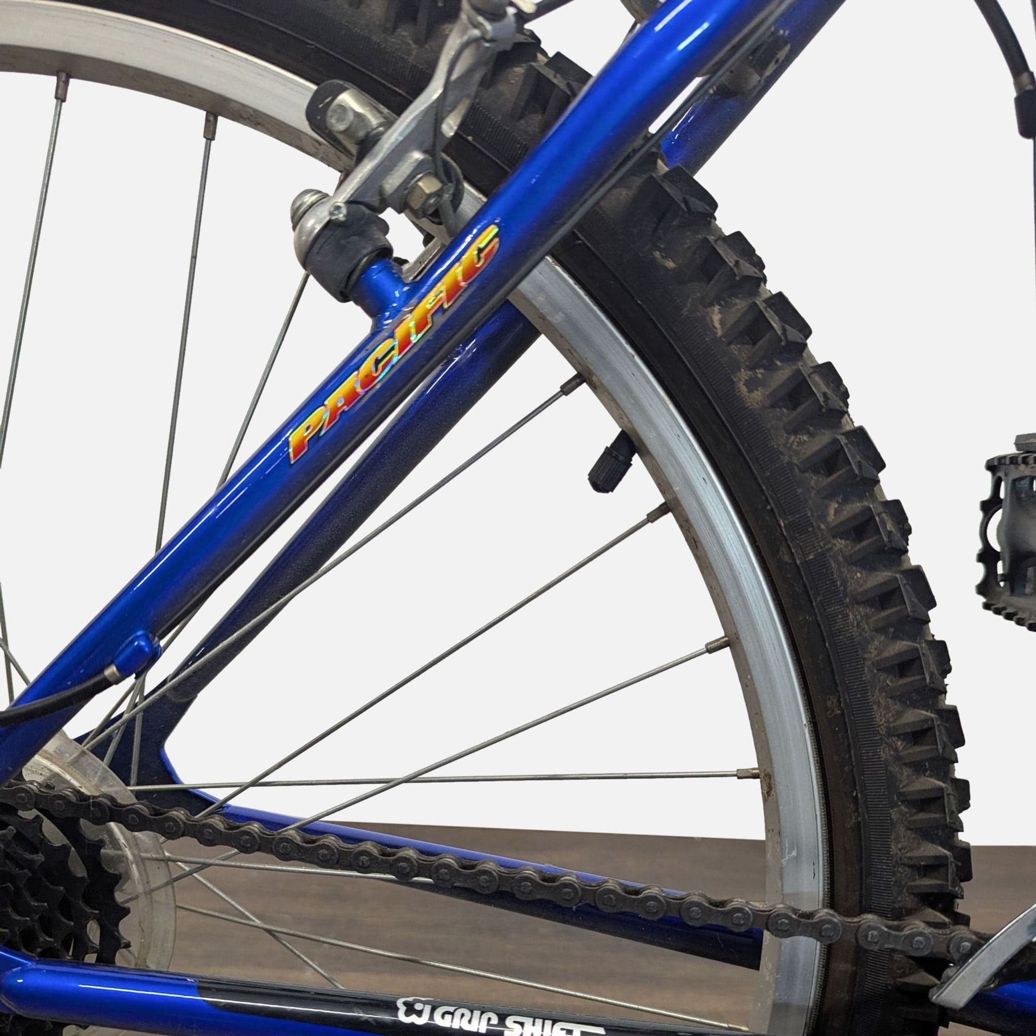 Blue Cobra Mountain Bike - Durable Outdoor Bicycle with 18-Speed Gears - Thumbnail 4