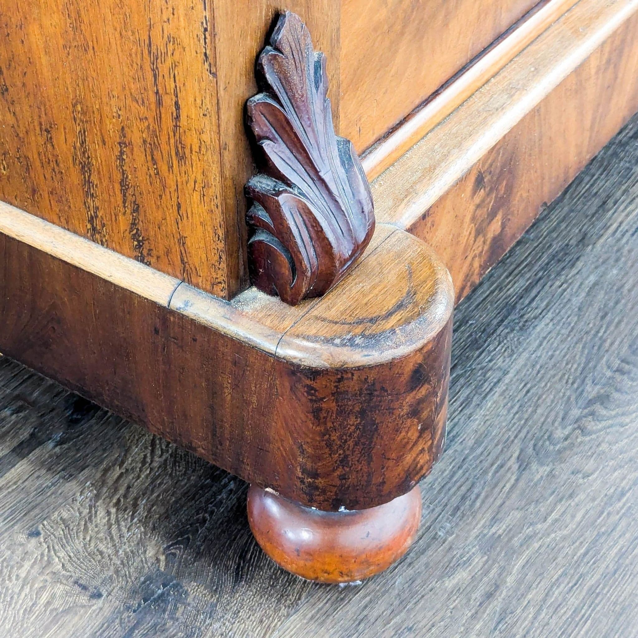 Antique American Empire Flame Mahogany Dresser with Skeleton Keys - Thumbnail 8