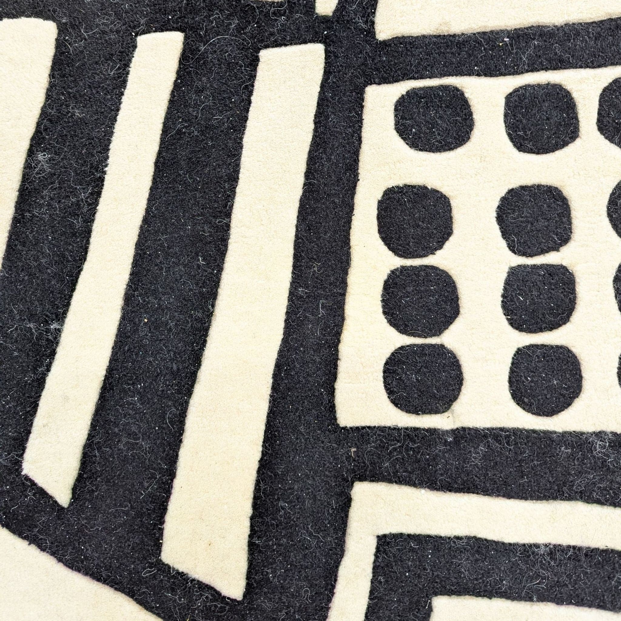 Safavieh Fifth Avenue 5’x8’ Black and White Abstract Geometric Area Rug - Thumbnail 6