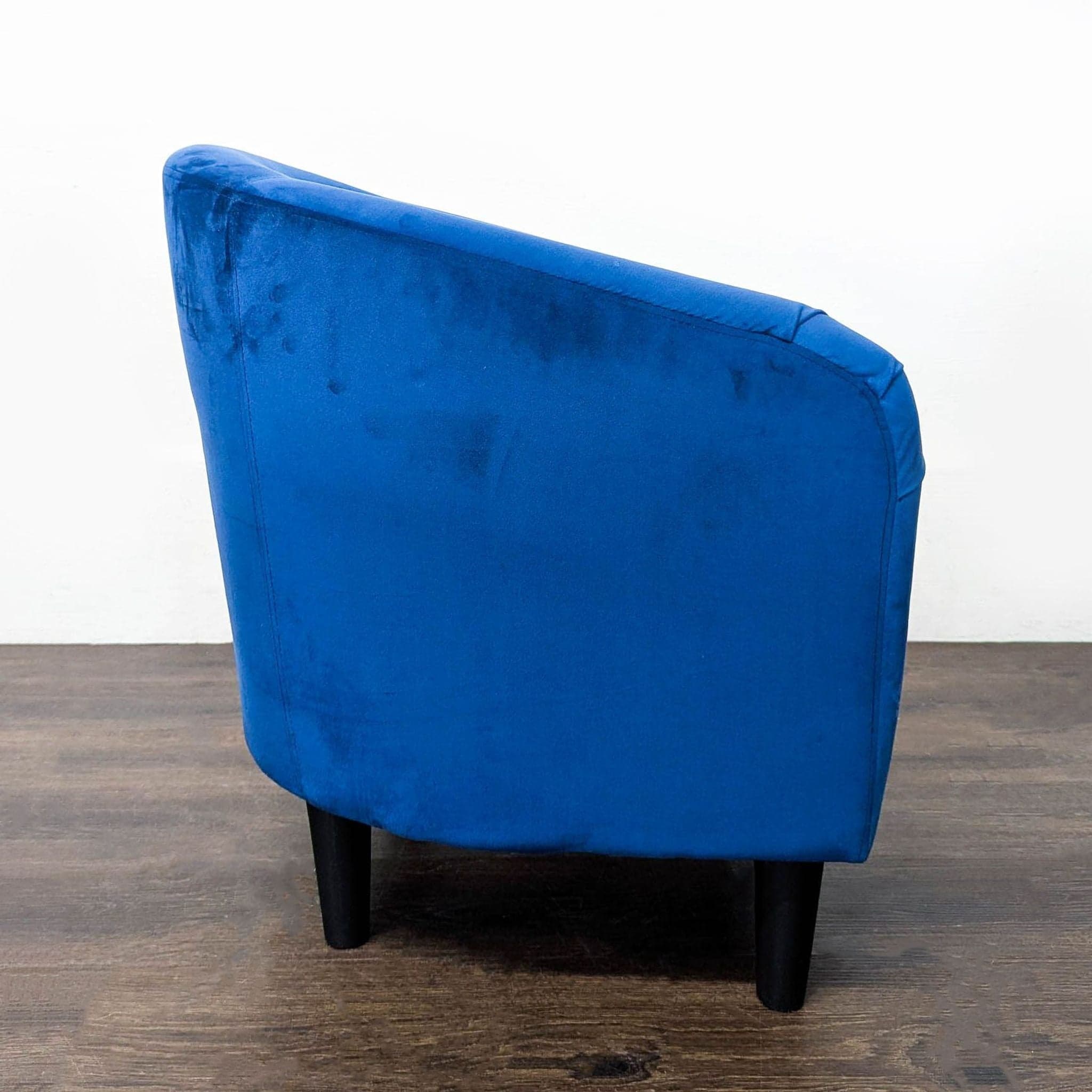 Modern Blue Velvet Lounge Chair with Curved Backrest - Thumbnail 3