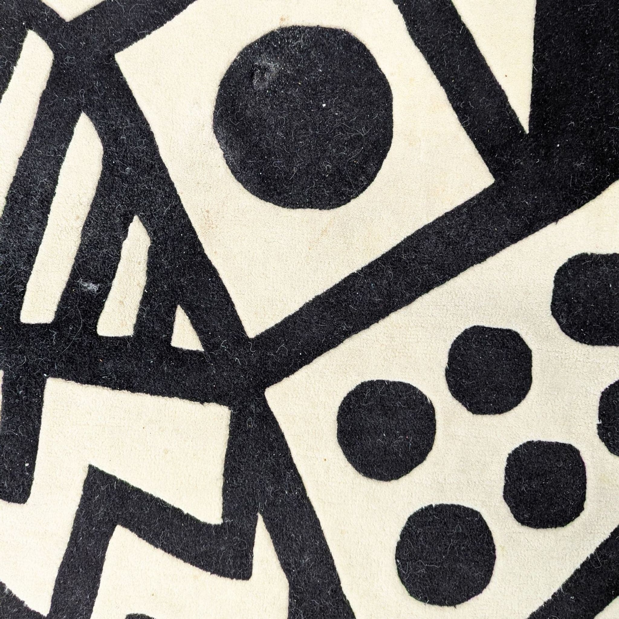 Safavieh Fifth Avenue 5’x8’ Black and White Abstract Geometric Area Rug - Thumbnail 2