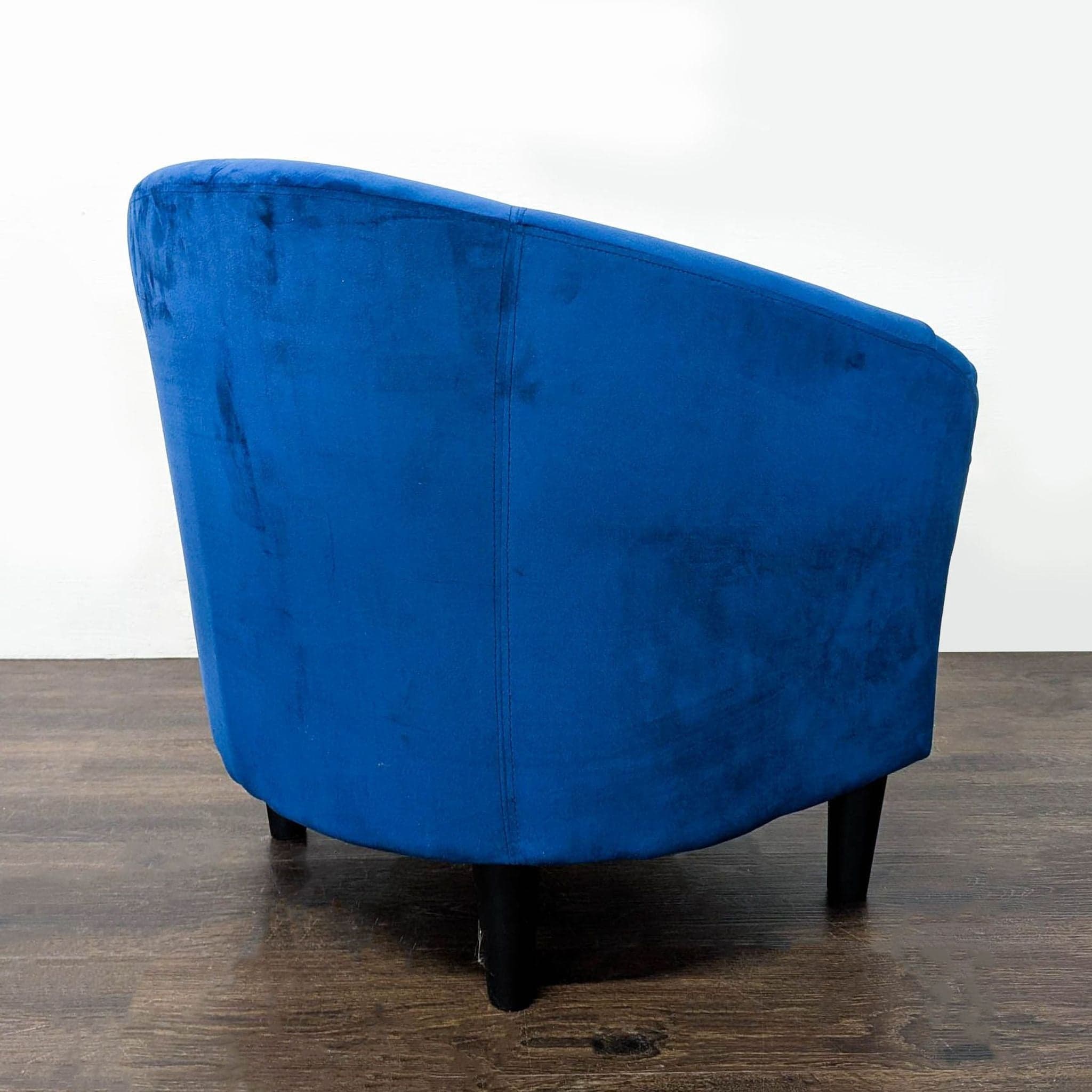 Modern Blue Velvet Lounge Chair with Curved Backrest - Thumbnail 5