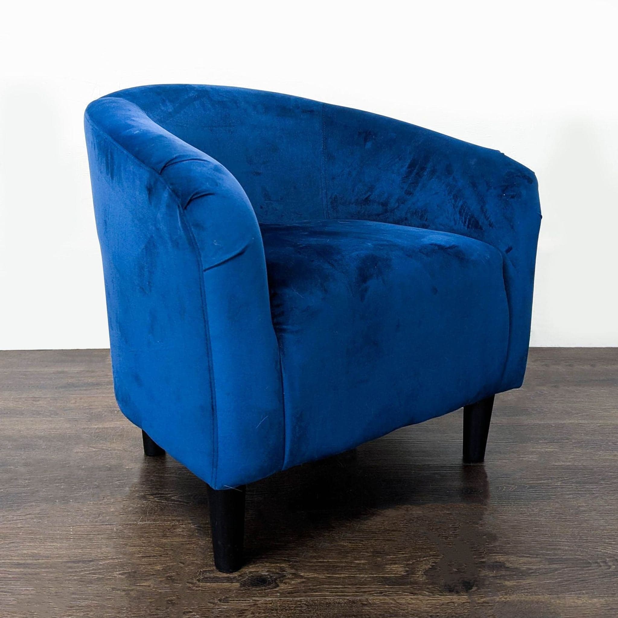 Modern Blue Velvet Lounge Chair with Curved Backrest - Thumbnail 2