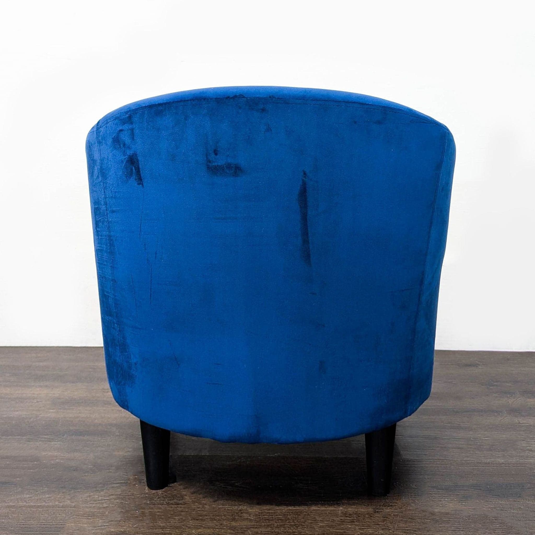 Modern Blue Velvet Lounge Chair with Curved Backrest - Thumbnail 4