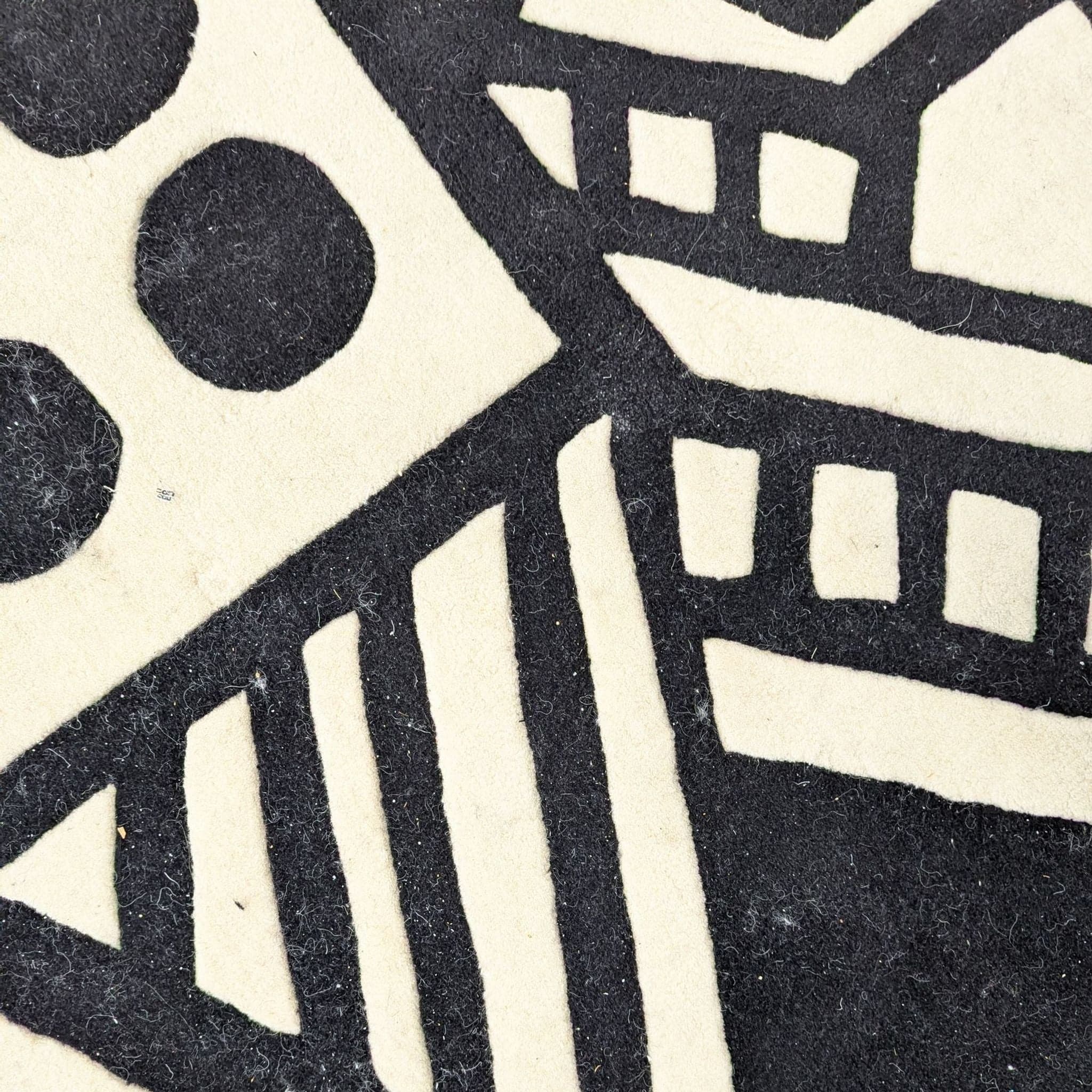 Safavieh Fifth Avenue 5’x8’ Black and White Abstract Geometric Area Rug - Thumbnail 5