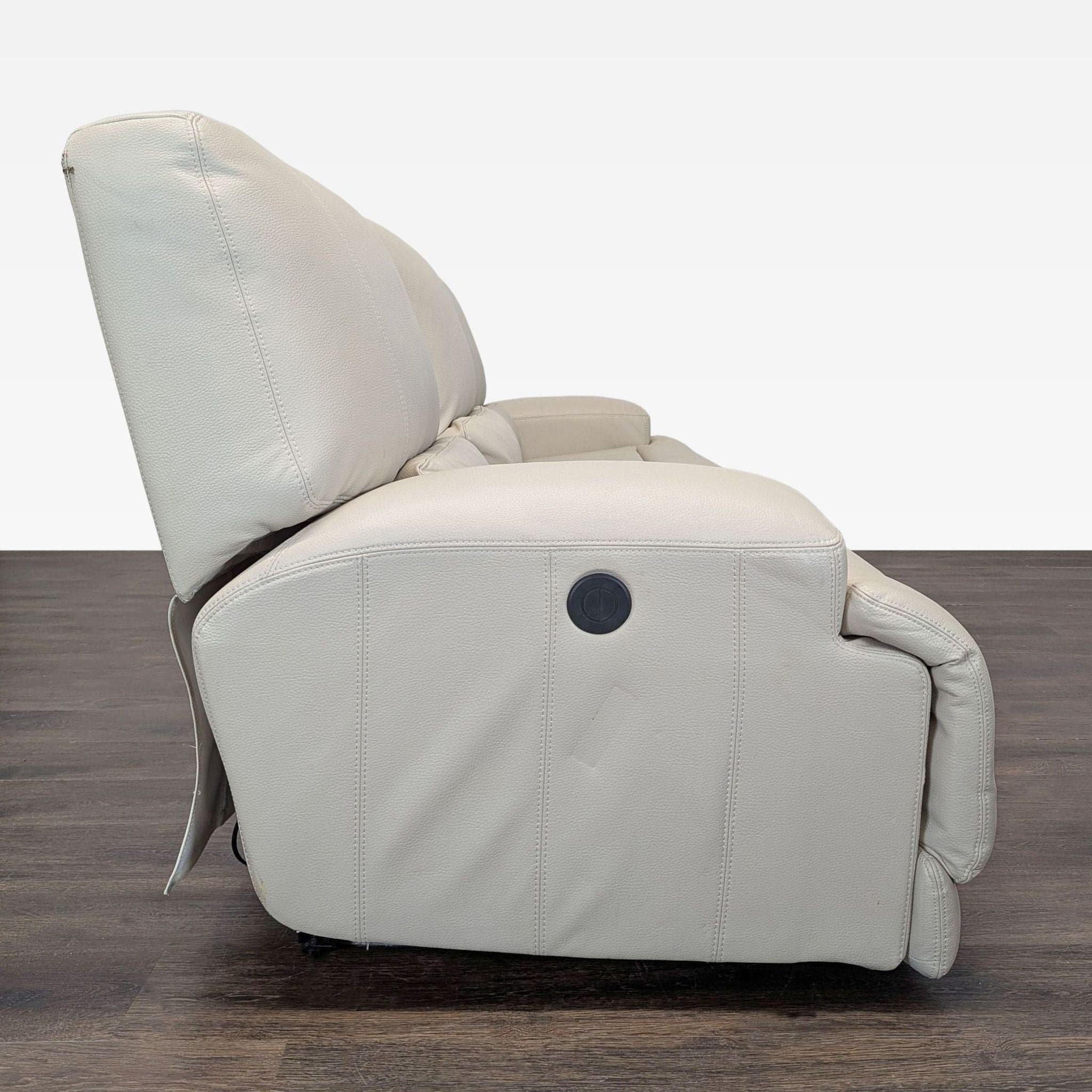 Ikea 3-Seat Cream Leather Reclining Sofa – Comfortable and Stylish - Thumbnail 3