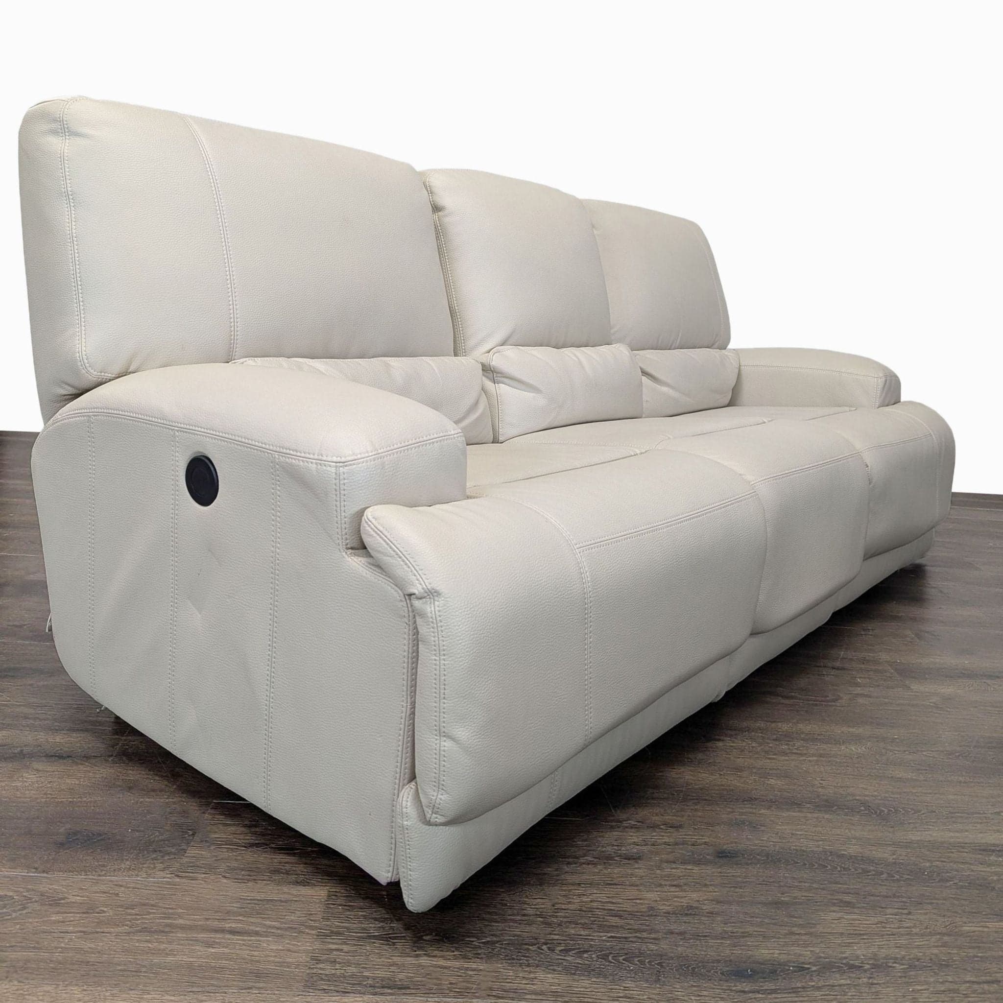 Ikea 3-Seat Cream Leather Reclining Sofa – Comfortable and Stylish - Thumbnail 2
