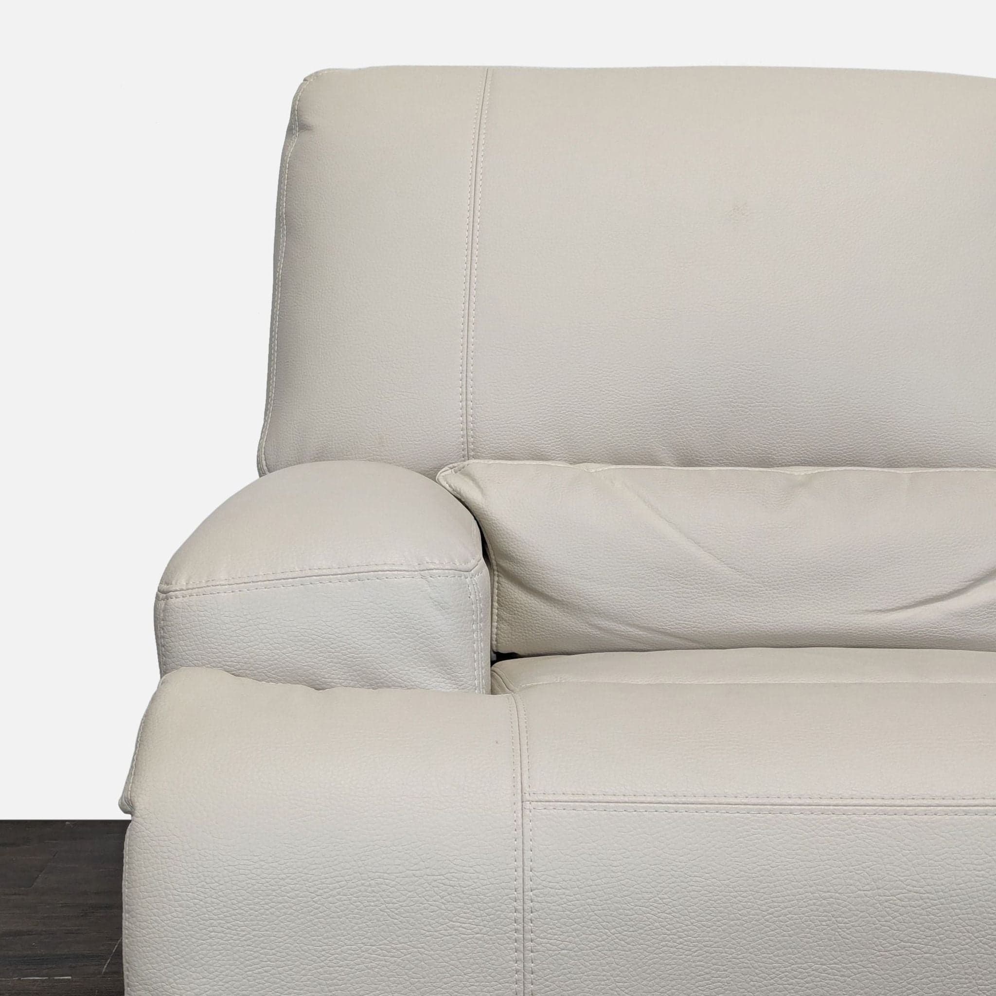 Ikea 3-Seat Cream Leather Reclining Sofa – Comfortable and Stylish - Thumbnail 4