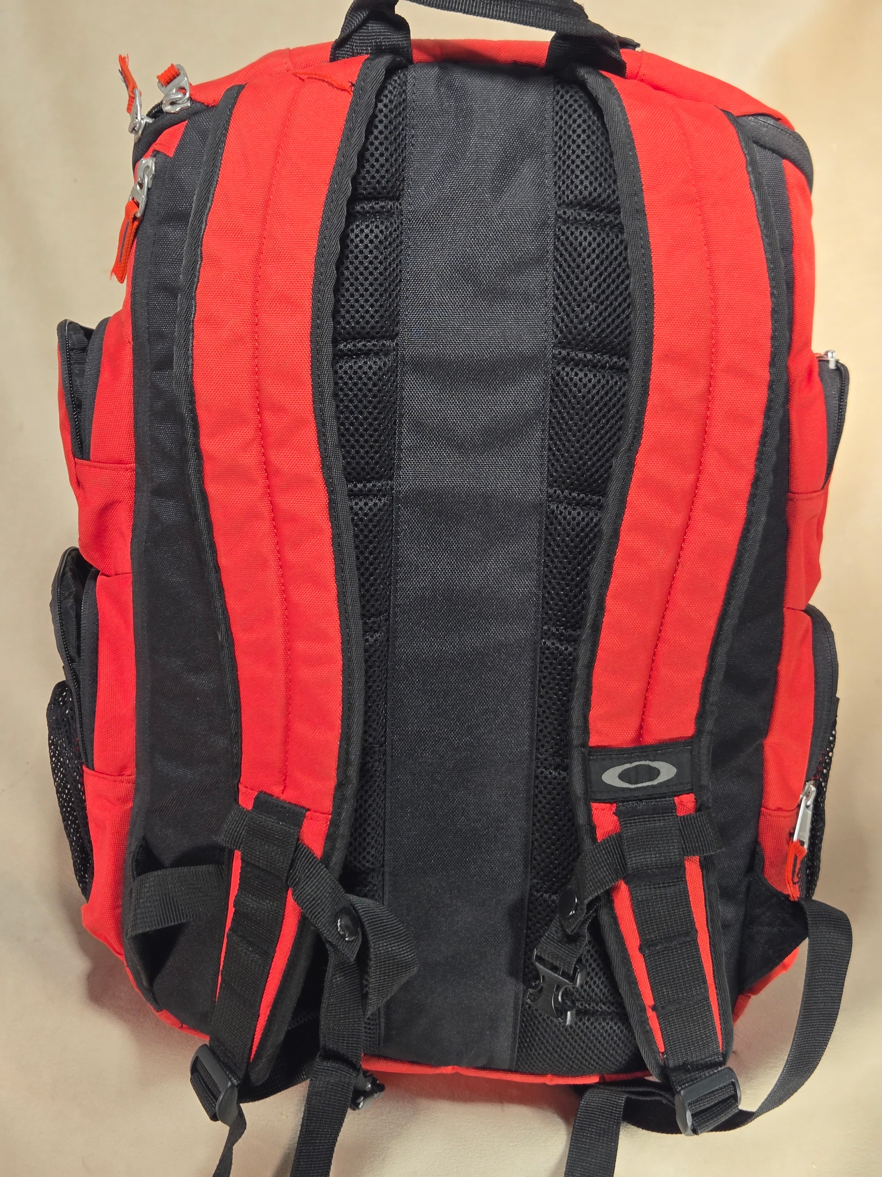 Oakley Enduro 2.0 30L Backpack True Red Tactical Skate Travel Tech Pack 921012 - Thumbnail 8