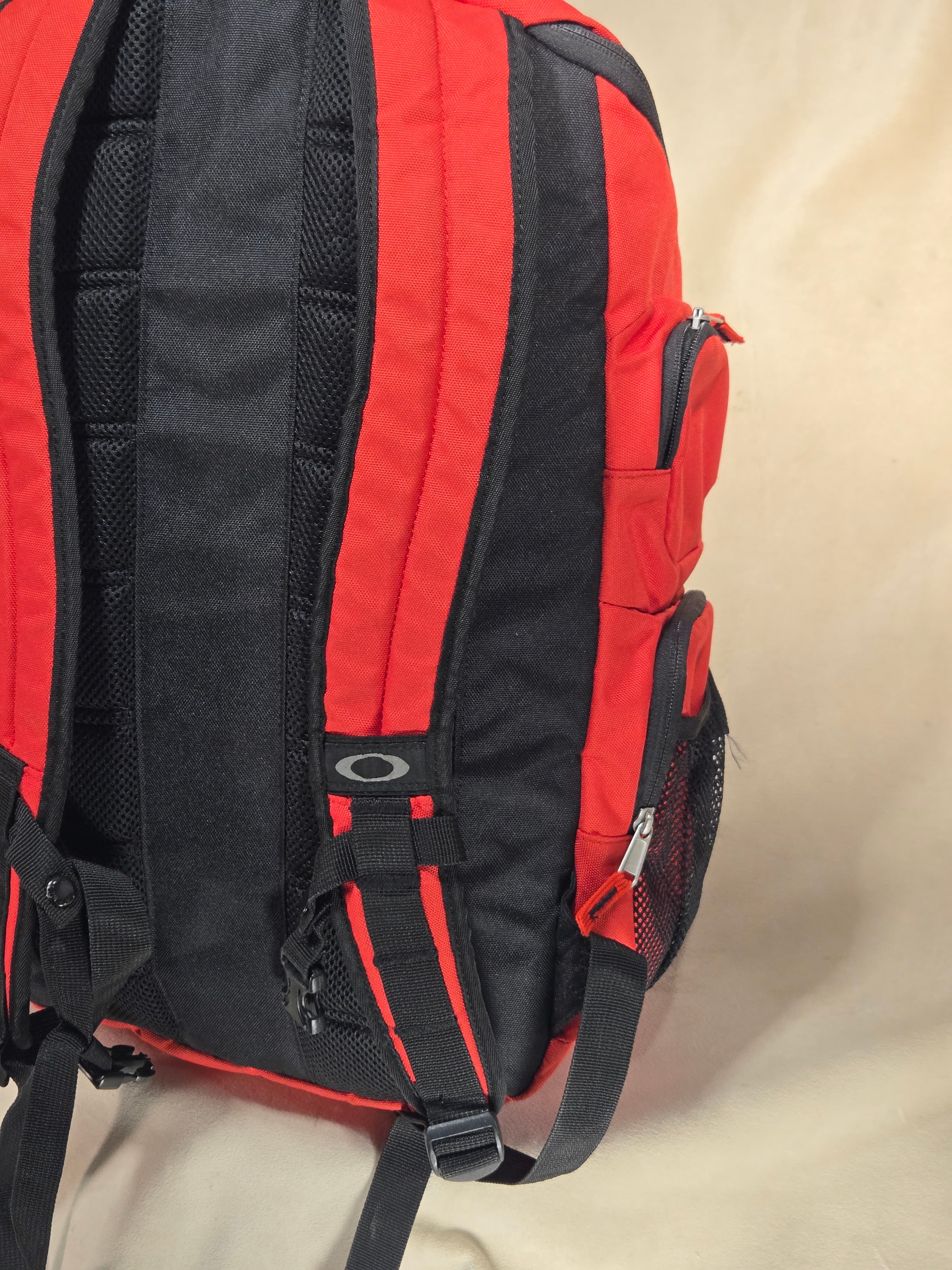 Oakley Enduro 2.0 30L Backpack True Red Tactical Skate Travel Tech Pack 921012 - Thumbnail 9