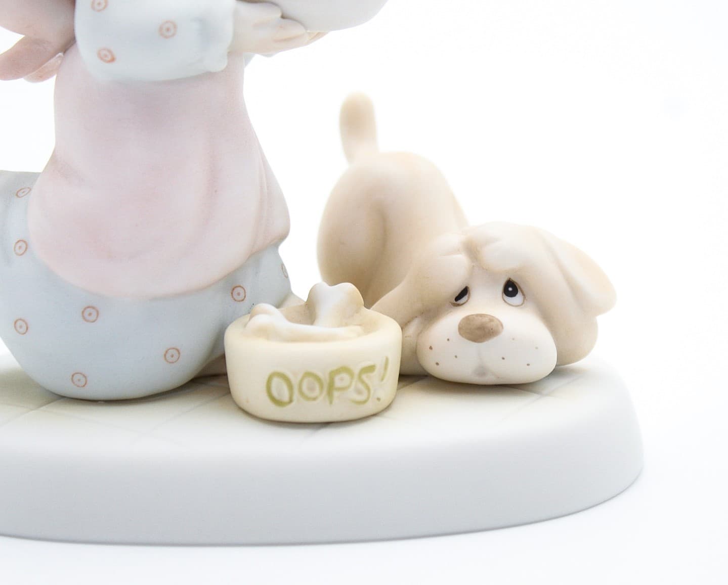 Precious Moments Dropping Over For Christmas Enesco Porcelain Figurine 1982 - Thumbnail 4