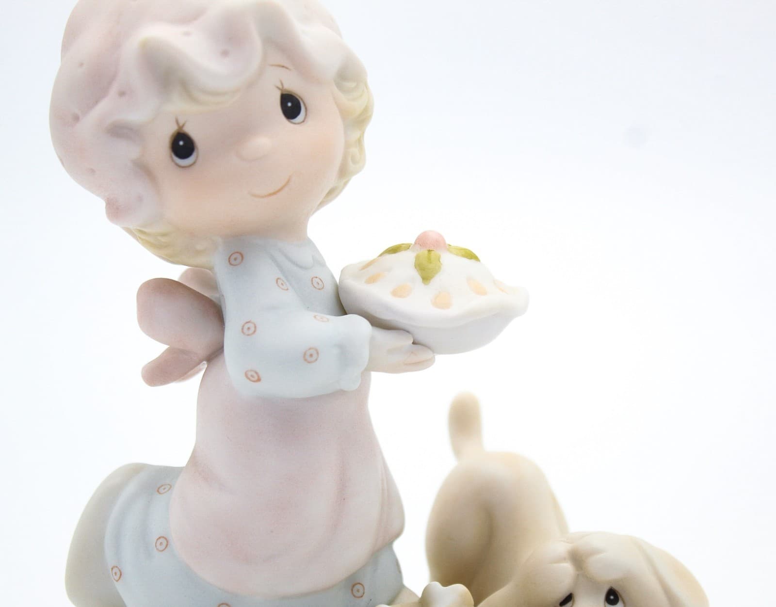 Precious Moments Dropping Over For Christmas Enesco Porcelain Figurine 1982 - Thumbnail 3