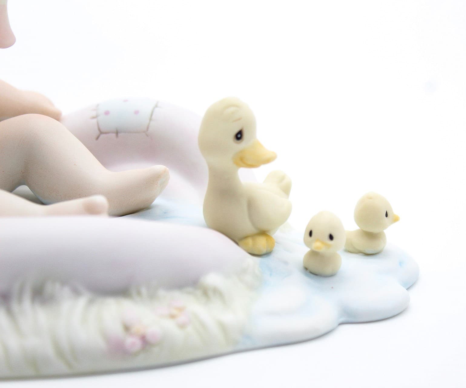 Precious Moments August Enesco Porcelain Figurine 1988 - Thumbnail 3
