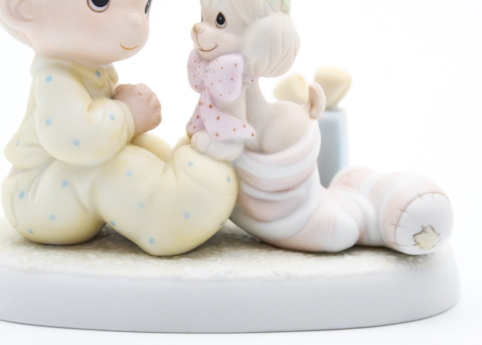 Precious Moments The Greatest Gift Is A Friend Enesco Porcelain Figurine 1987 - Thumbnail 3