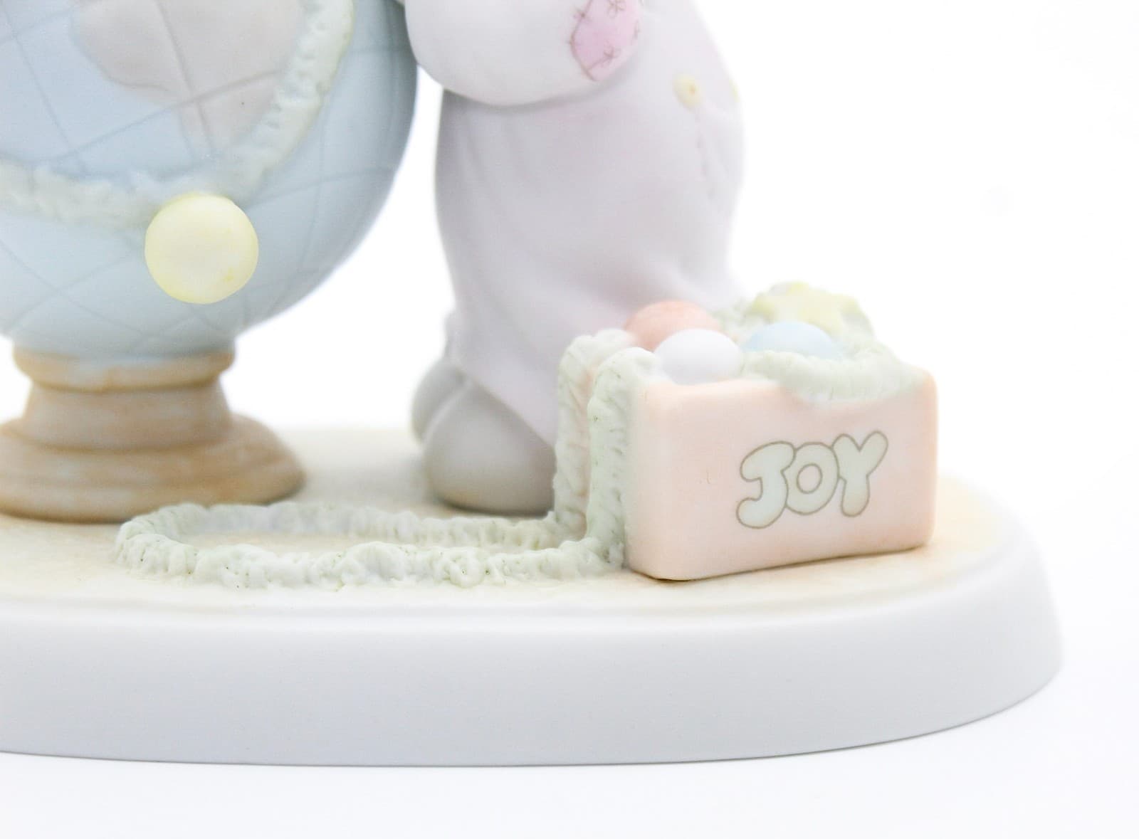 Precious Moments May Your World Be Trimmed With Joy Porcelain Figurine 1991 - Thumbnail 4