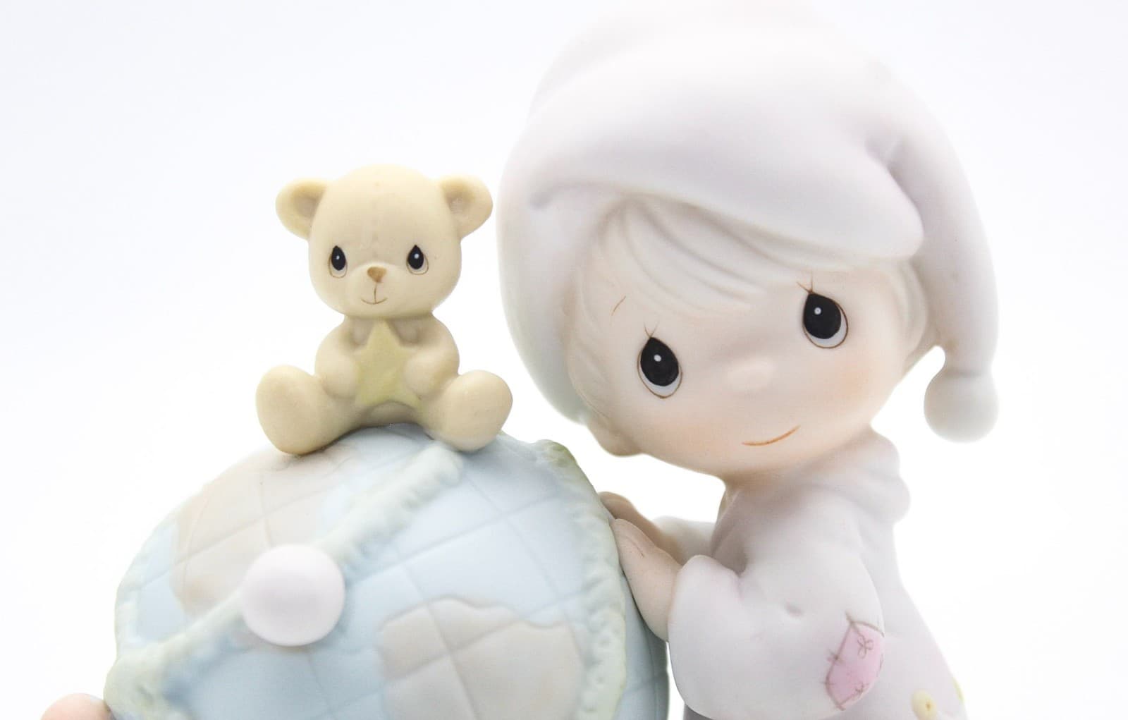 Precious Moments May Your World Be Trimmed With Joy Porcelain Figurine 1991 - Thumbnail 2