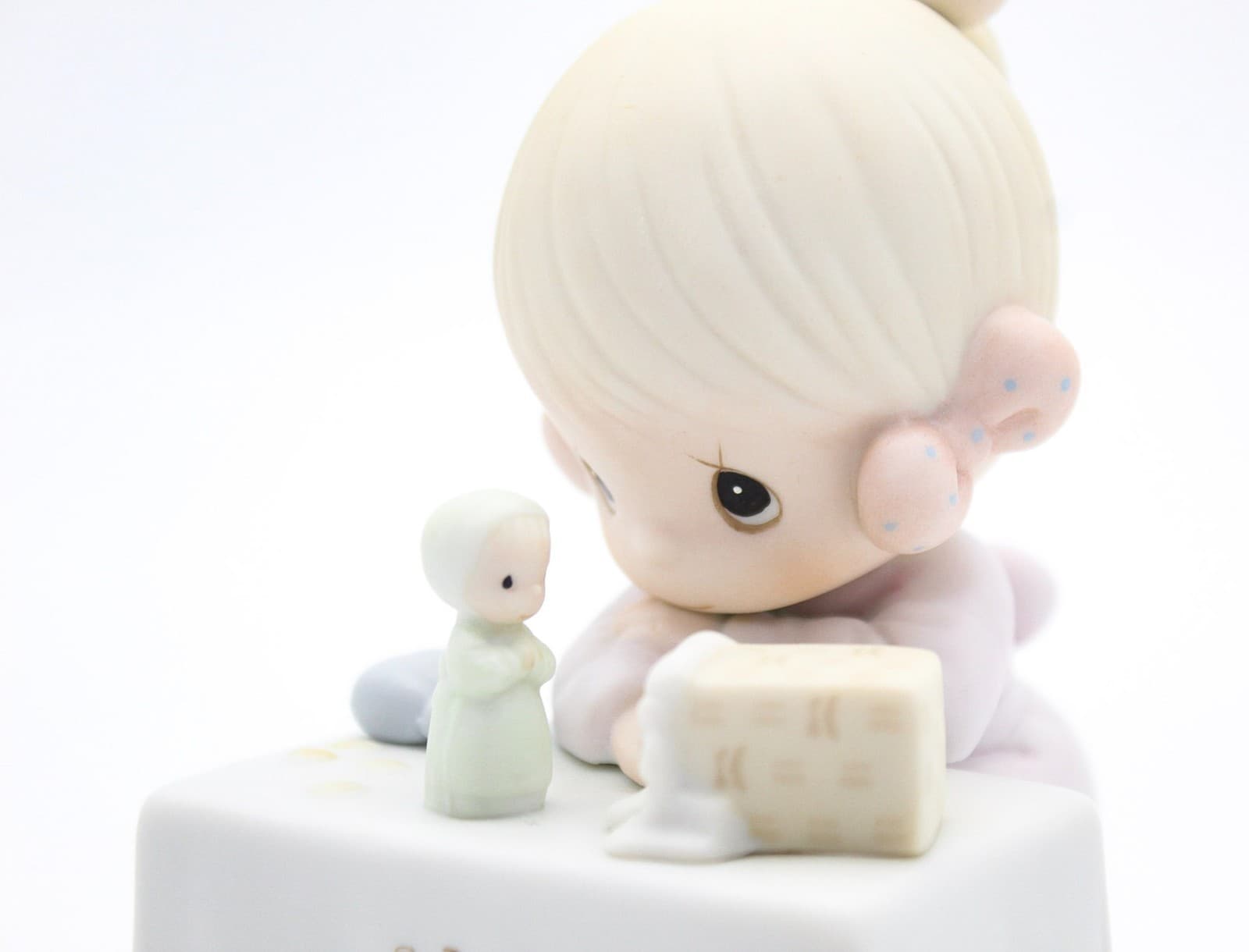 Precious Moments My Happiness Enesco Porcelain Figurine 1989 - Thumbnail 3