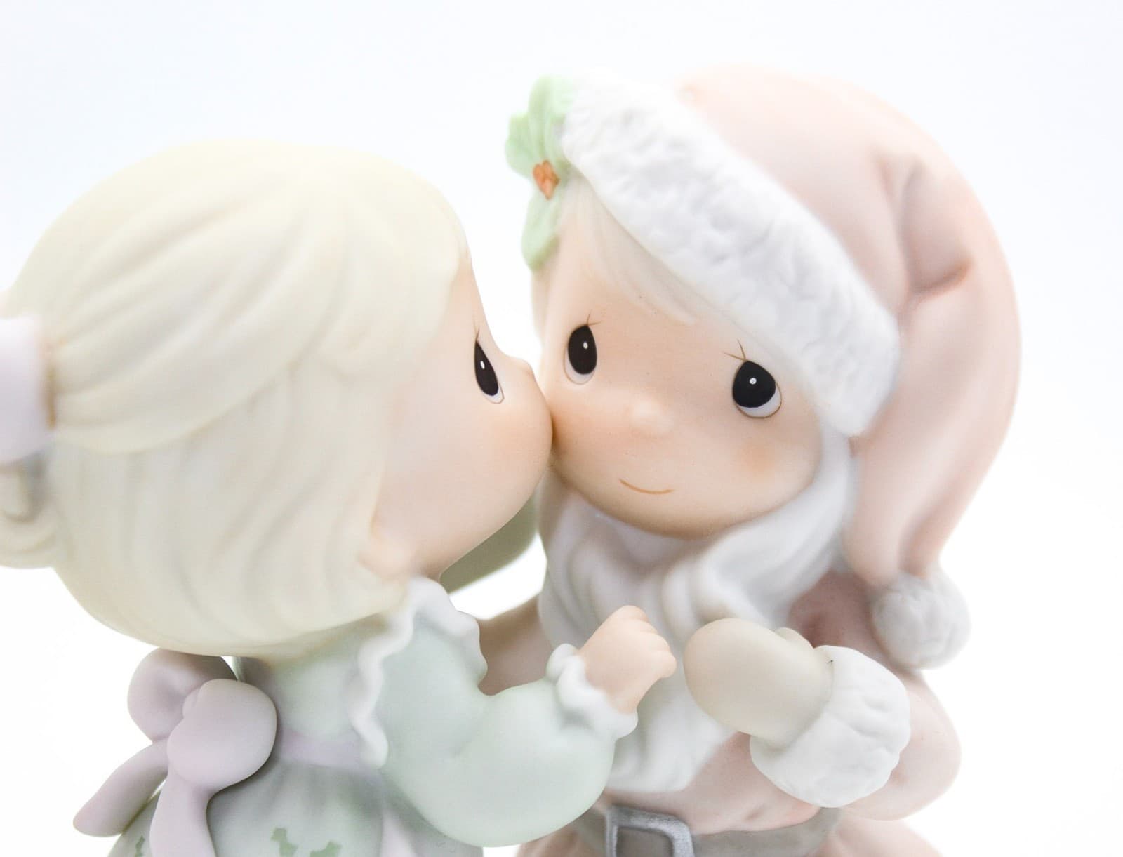 Precious Moments I Saw Mommy Kissing Santa Claus Enesco Porcelain Figurine 1998 - Thumbnail 2