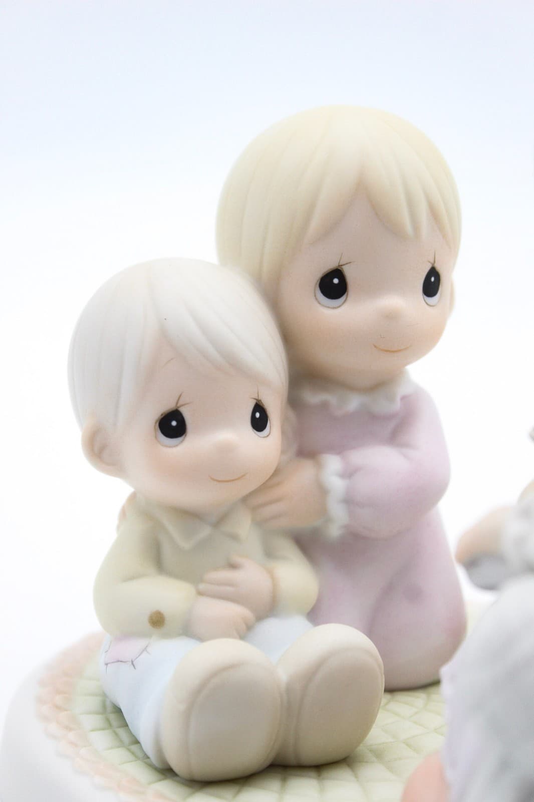 Precious Moments Bring The Little Ones To Jesus Enesco Porcelain Figurine 1991 - Thumbnail 4