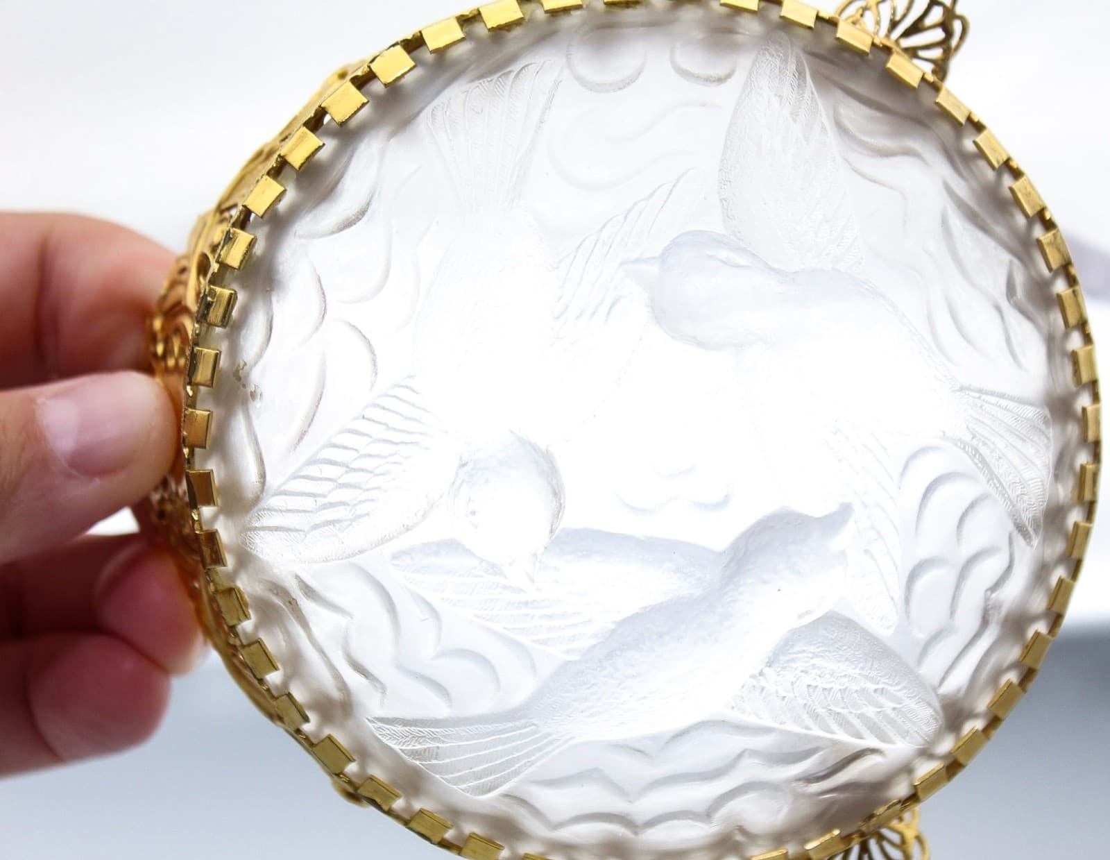 Vintage French Gold Ormolu Filigree Frosted Art Glass Bird Dove Ashtray - Thumbnail 11