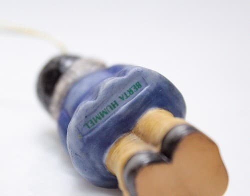 Berta Hummel Goebel 1999 "Snug And Warm" Porcelain Christmas Ornament - Thumbnail 3