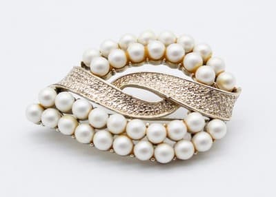Pegasus Coro Designer Vintage Gold Tone Faux Pearl Leaf Motif Pin Brooch - Thumbnail 6