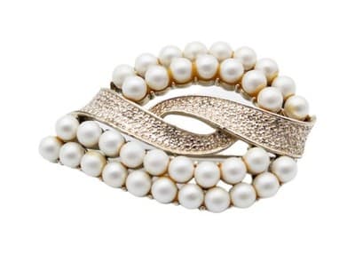 Pegasus Coro Designer Vintage Gold Tone Faux Pearl Leaf Motif Pin Brooch