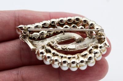 Pegasus Coro Designer Vintage Gold Tone Faux Pearl Leaf Motif Pin Brooch - Thumbnail 4