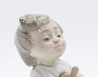 Nao By Lladro Time For Your Bottle Porcelain Figurine By Jose Javier Malavia - Thumbnail 2