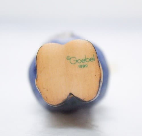 Berta Hummel Goebel 1999 "Snug And Warm" Porcelain Christmas Ornament - Thumbnail 4