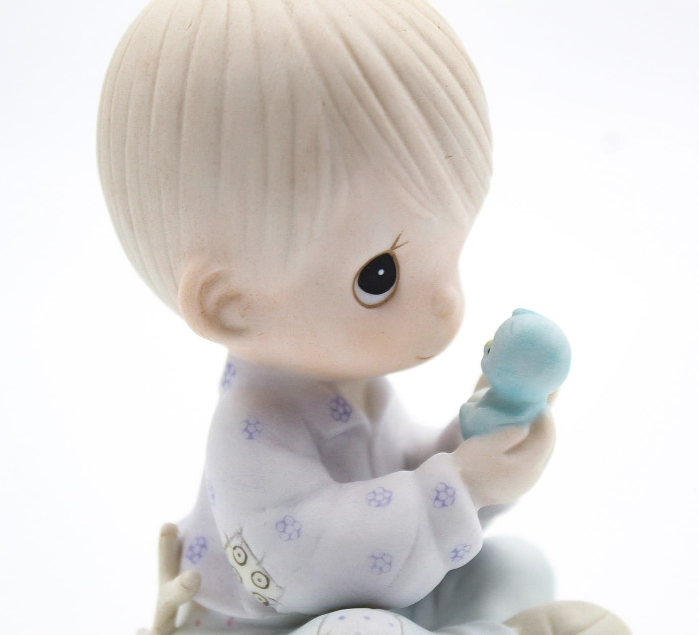 Precious Moments I Believe In Miracles Enesco Porcelain Figurine 1981 - Thumbnail 2