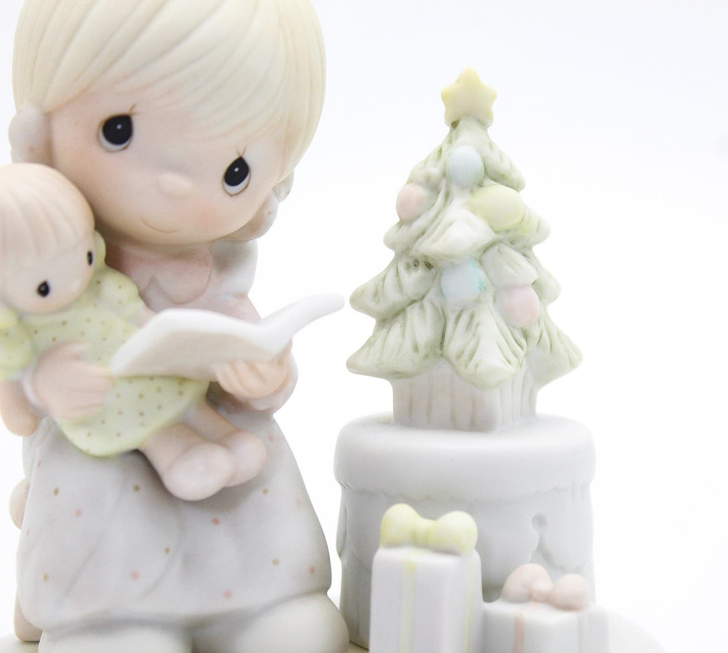 Precious Moments Tell Me The Story Of Jesus Enesco Porcelain Figurine 1982 - Thumbnail 4