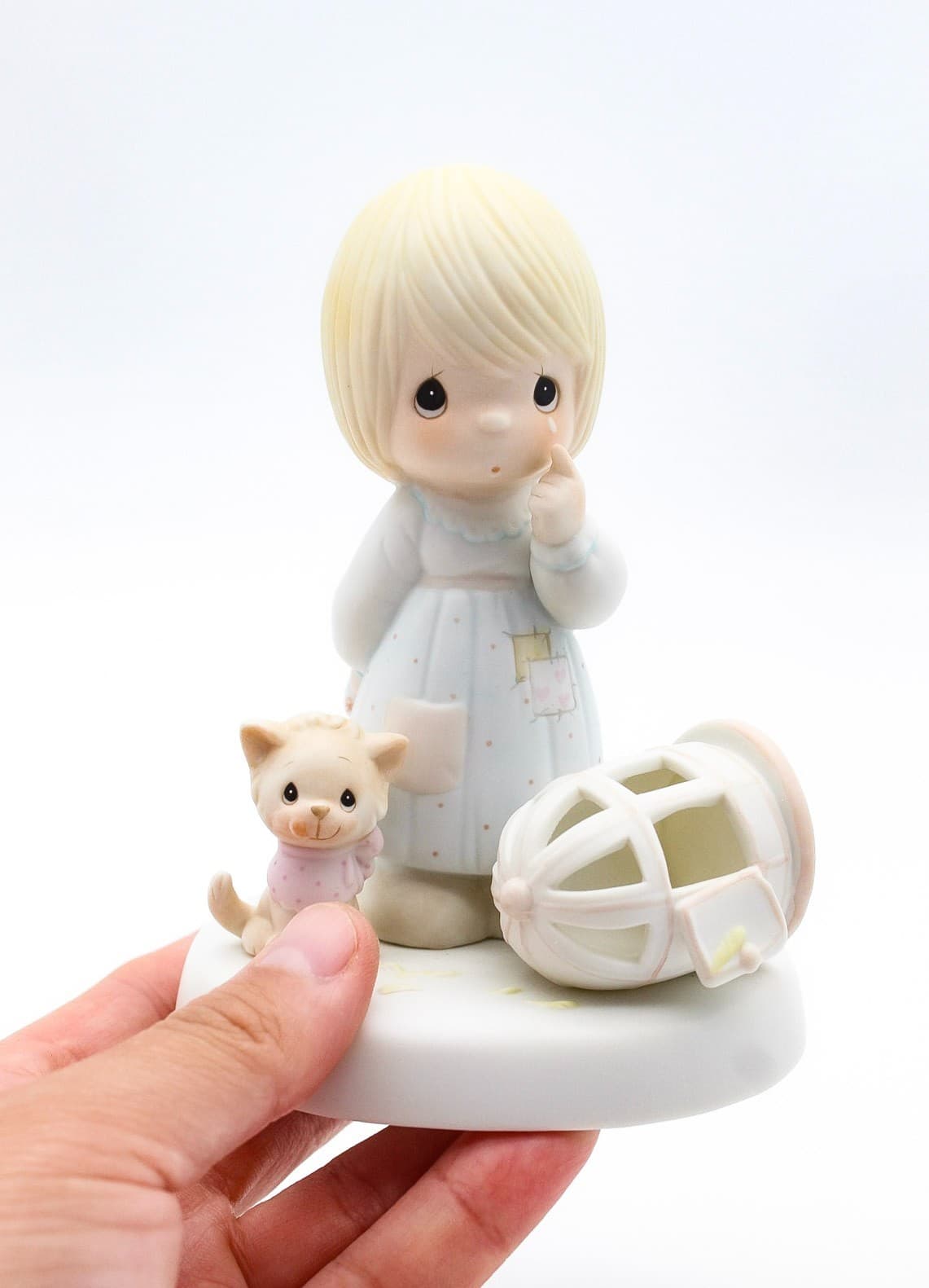 Precious Moments The Lord Giveth & The Lord Taketh Away Porcelain Figurine 1987 - Thumbnail 2