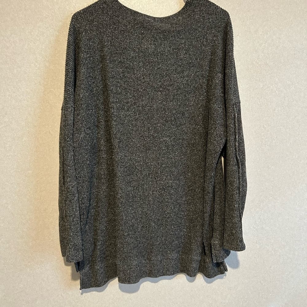 Women’s Plus Size New York Laundry Blouse, Size 2x With Sleeve Rhinestones - Thumbnail 3