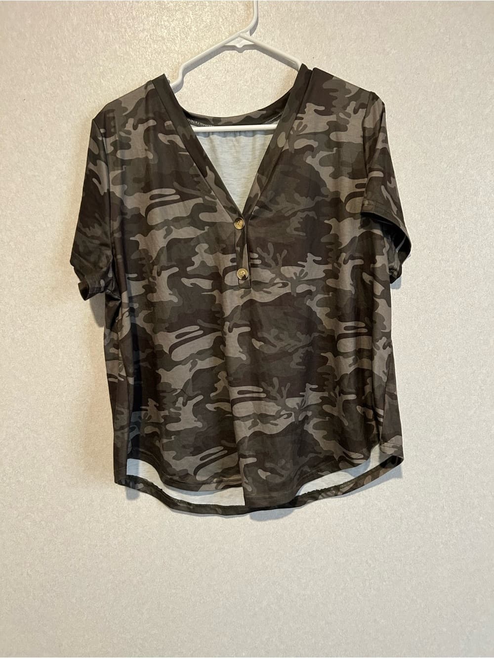 Women’s Short Sleeve Tee Shirt, Camo, V Neck, With Button Accents, 1X, SHEIN - Thumbnail 3