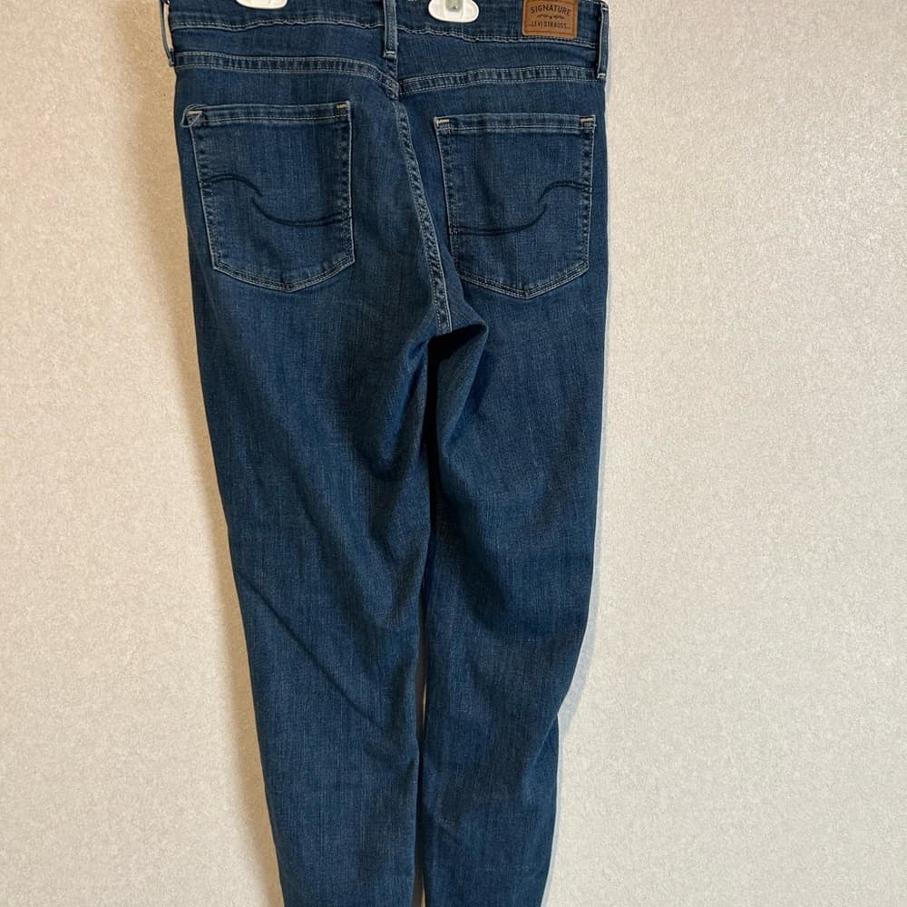 Women’s Signature Levi Strauss Mid Rise Skinny Crop Jeans Size 10-30W