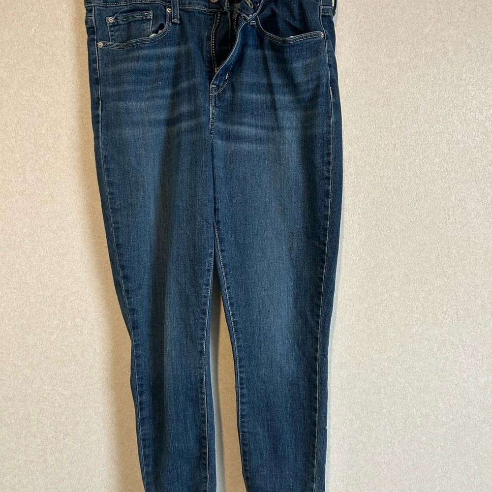 Women’s Signature Levi Strauss Mid Rise Skinny Crop Jeans Size 10-30W - Thumbnail 4