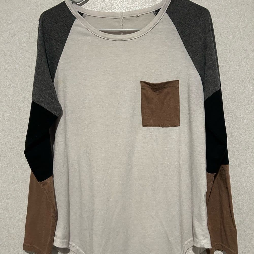Women's Multicolor Long Sleeve Round Neck Blouse Size Medium - Thumbnail 2