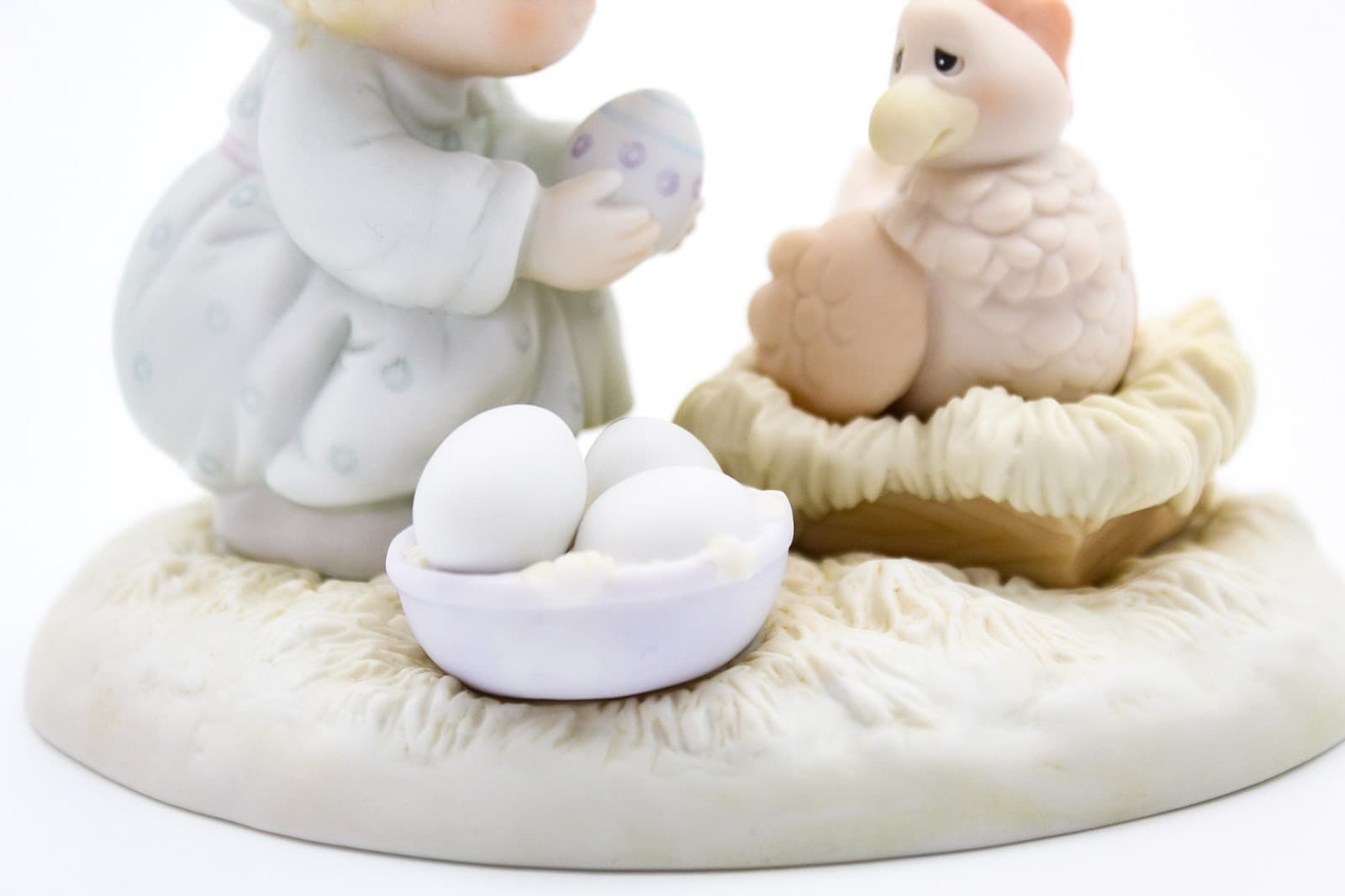Precious Moments Eggspecially For You Enesco Porcelain Figurine 1988 - Thumbnail 4