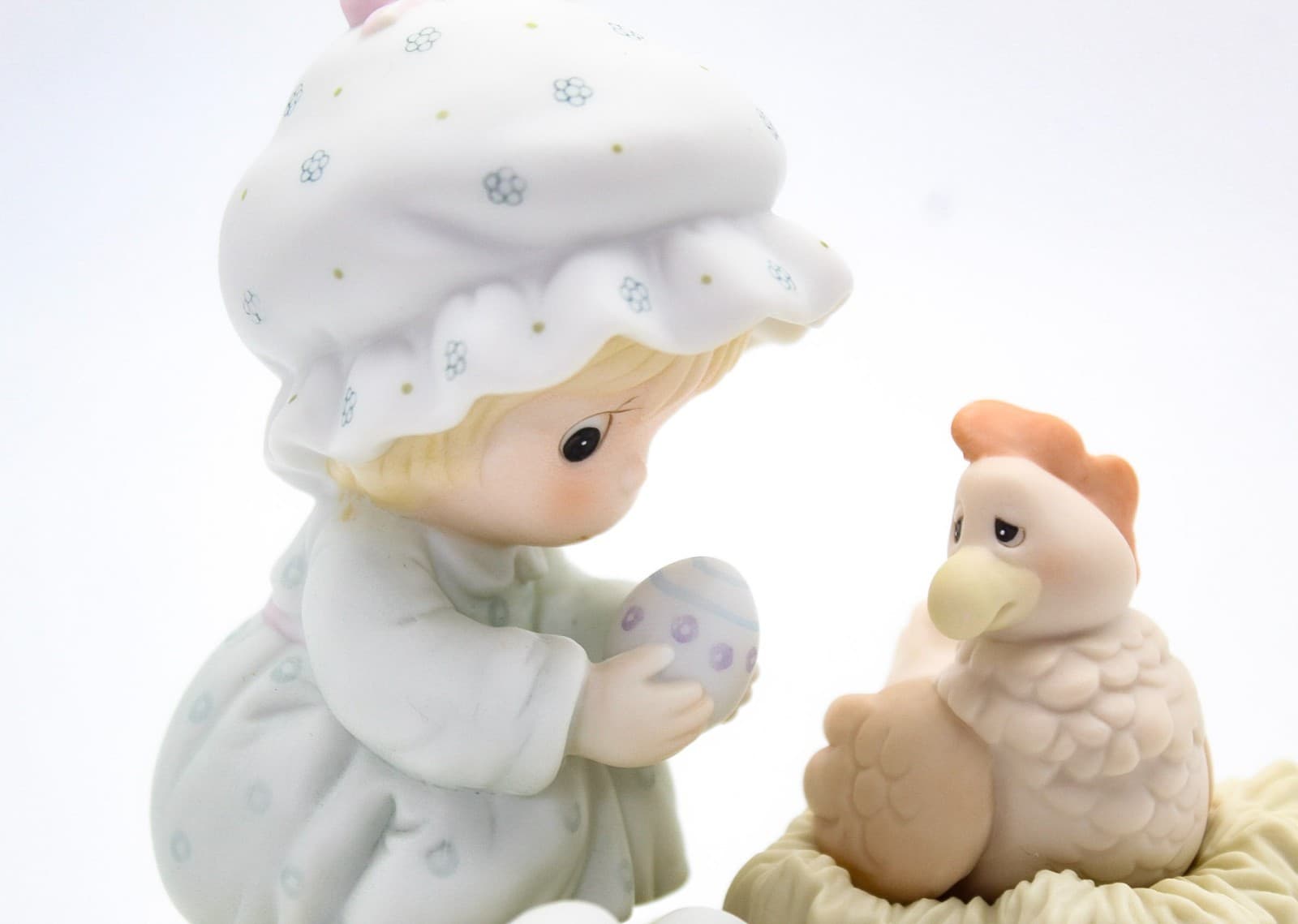 Precious Moments Eggspecially For You Enesco Porcelain Figurine 1988 - Thumbnail 3