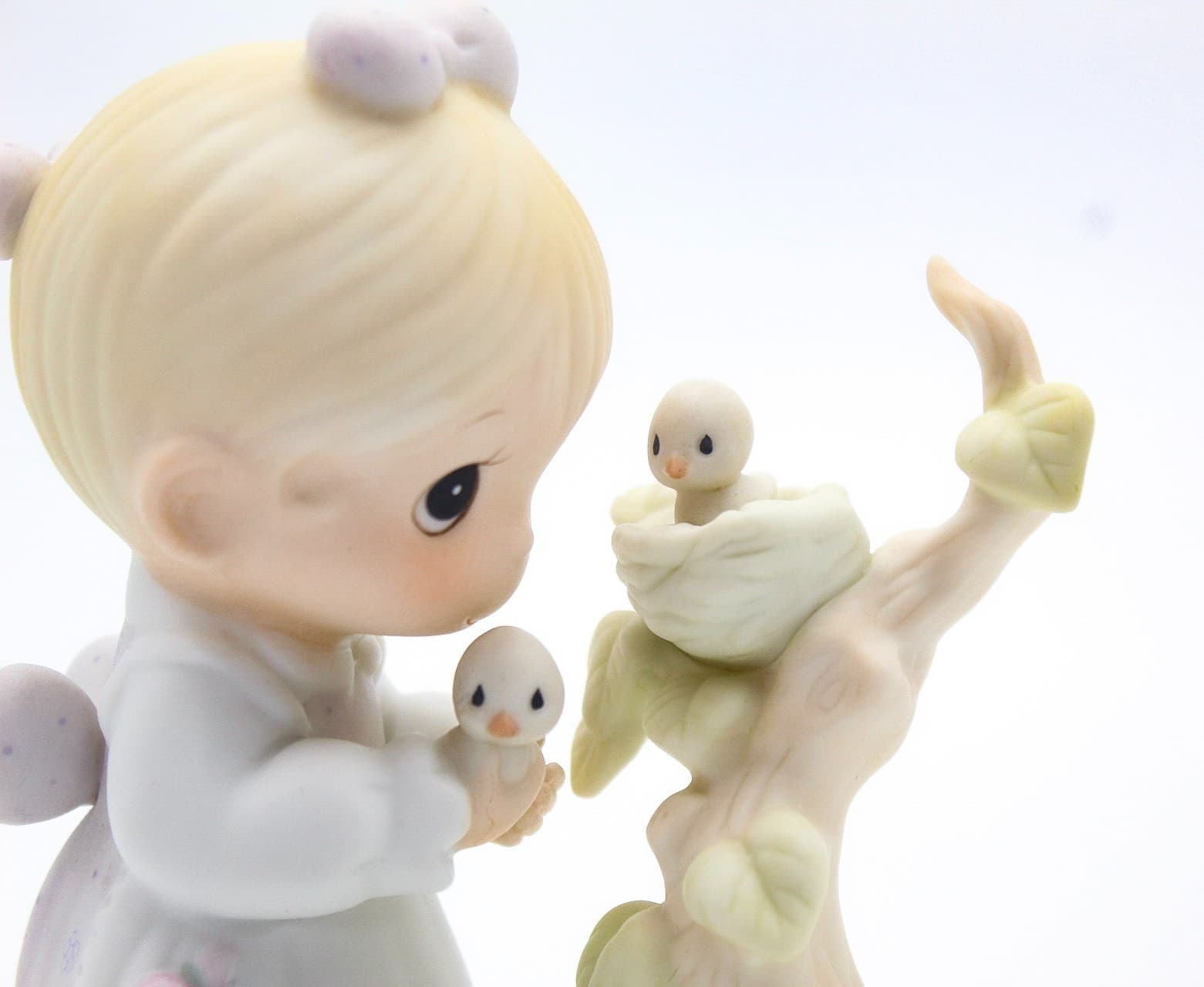 Precious Moments His Eye Is On The Sparrow Enesco Porcelain Figurine 1983 - Thumbnail 3
